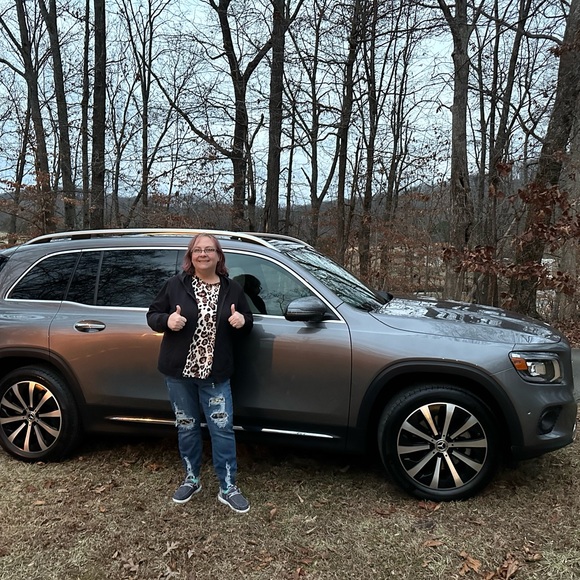 Hi, I’m Lori. Join me for live sales and fun shows with great prices! - Picture 5 of 16